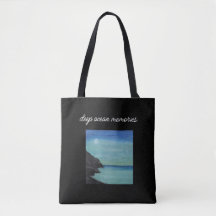 bolsa estética azul e preta.