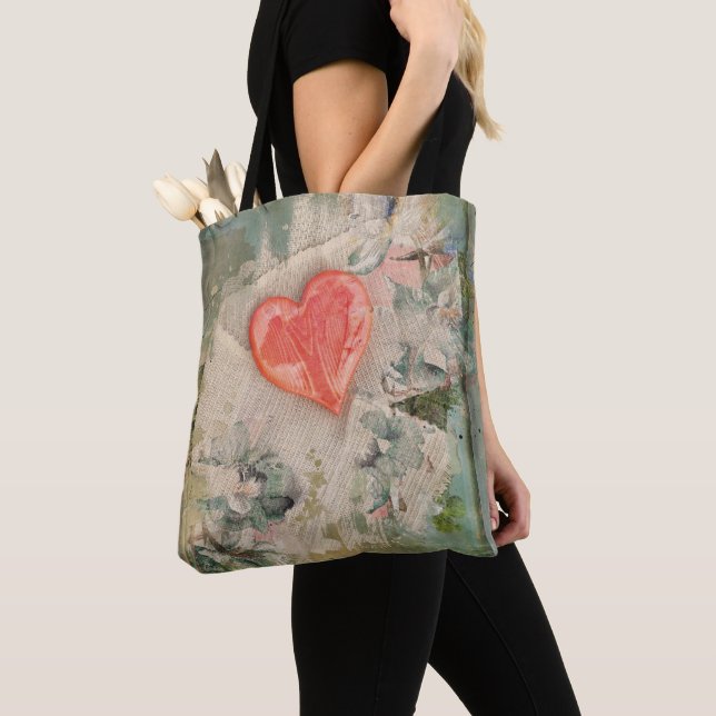 Tote Bolsa transversal com coração nas flores (Close Up)