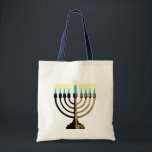 Tote O bolsa de Menorah<br><div class="desc">Adicione um fulgor morno a seu feriado que schlepping.</div>