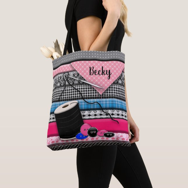 Tote O bolsa Sewing - 3D - tecido/agulha/botões (Close Up)