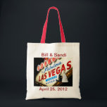 Tote Personalizar a bolsa de casamento de Las Vegas<br><div class="desc">Personalize o Saco de Casamento de Las Vegas,  com noiva e noivo em frente ao Fabuloso Sinal de Las Vegas! Fará presentes de excelente para sua dama de honra,  madrinha de casamento!</div>