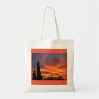 Tote Um cacto sahuaro com bolsa de pôr do sol espantoso