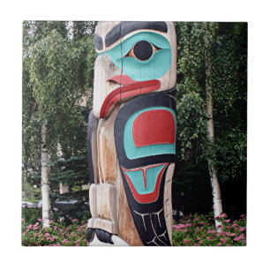 Totem pólo do nativo americano, Anchorage, Alaska