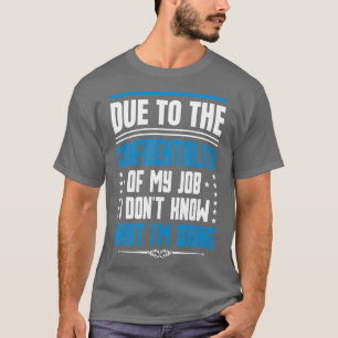 Trabalhador Social para Mulheres Dando uma Camisa