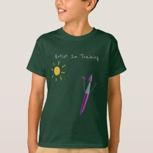 Trabalho de arte do seu filho na camiseta verde de