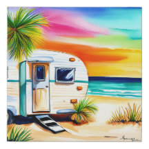 Trailer Viagem do estilo Vintage em uma praia Sere