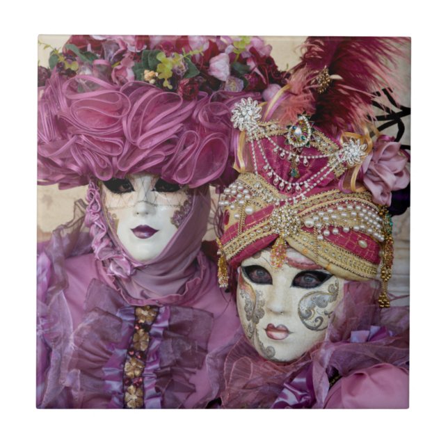 Traje de Carnaval roxo, Veneza (Frente)