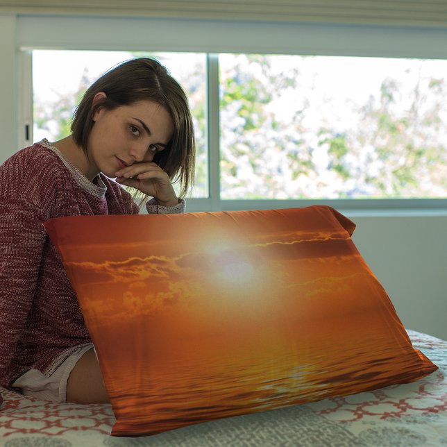 Tranquilo Sunset Orange Ouro Sky, ao largo do mar (Tranquil Sunset Orange Golden Sky Over Sea Ocean Pillow Case)