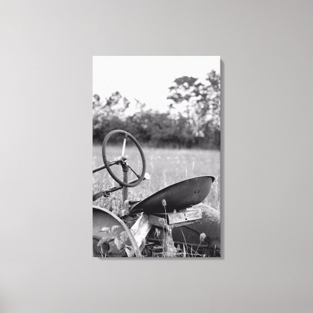 Trator em Grass Black and White Canvas Print (Frente)
