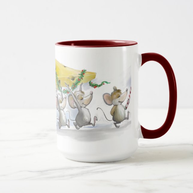 Trazendo A Caneca De Queijo De Natal (Direita)