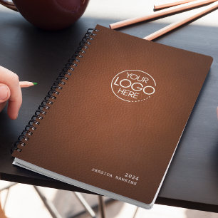 Trendy Brown Leather Modern Logo Planejador Semana