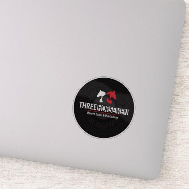 Três cavaleiros registram adesivo transparente (Detalhe)