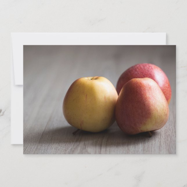 Três maçãs maduras (Frente)