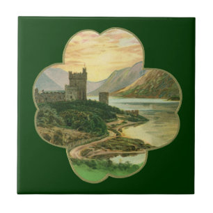 Trevo da Sorte Dourado Vintage com um Castelo Irla