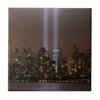 Tributo do World Trade Center na luz em New York.
