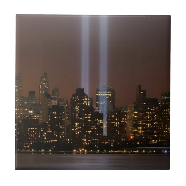 Tributo do World Trade Center na luz em New York. (Frente)
