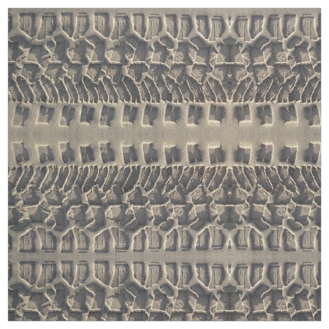 Trilhas do pneu no tecido da foto da areia da (Modelo)