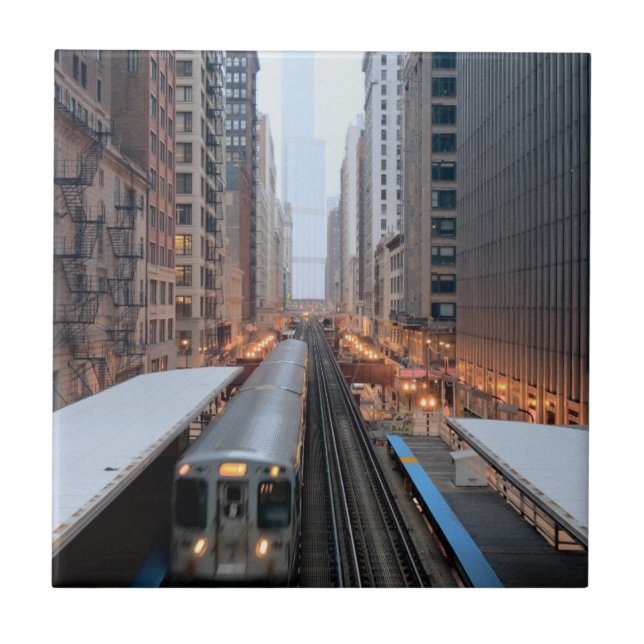 Trilho elevado em Chicago do centro sobre Wabash (Frente)