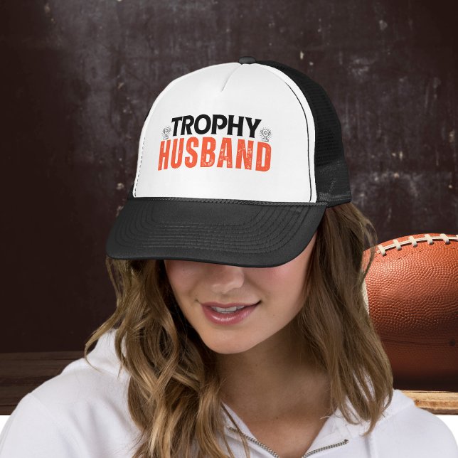 Trophy Husband Pai Boné - Envergonhado engraçado (Trophy Husband: The Perfect Gift for him Trucker Hat)