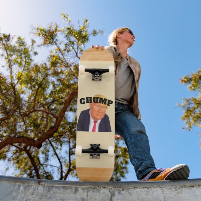 Trump/Chump Skateboard (Ao ar livre 1)
