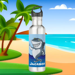 Tubarão engraçado adiciona nome à garrafa de água 