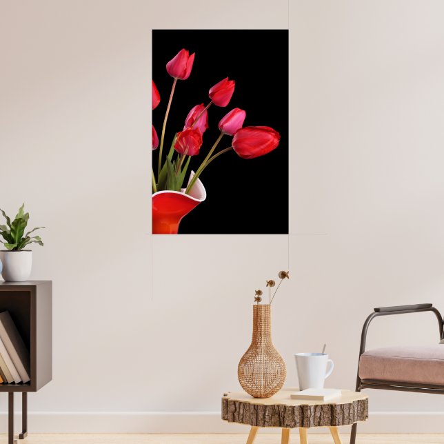 Tulipas vermelhas no Poster preto (Sala de Estar 3)