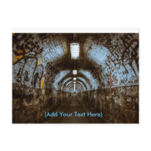 Túnel do comboio com cartão postal do Grafite