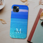 Turquesa Blue Ocean Custom Name Monograma<br><div class="desc">Esta capas de iphone é decorada com uma foto de um céu azul e um mar turquesa. Facilmente personalizável com seu nome e monograma.</div>