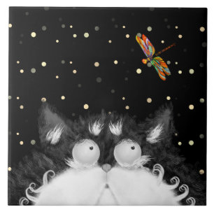 Tuxedo Cat Surpreendido por Dragonfly