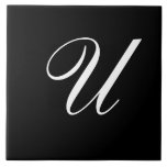 U Monograma Branco inicial em preto<br><div class="desc">Letra branca clássica monograma em fundo preto,  U.</div>