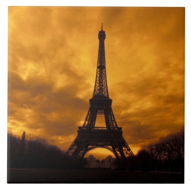 UE, França, Paris. Torre Eiffel. (Frente)