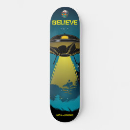 UFO Acredita no skateboard