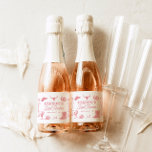 Última Festa de solteira de Vovó Cor-de-rosa-claro<br><div class="desc">Este Rótulo de Vinho Espessante da Festa de solteira da Última Rapariga do Rodeio, Cor-de-Rosa Esbranquiçada, apresenta um desenho desenhado à mão com ilustrações desenhadas à mão juntamente com uma fonte ocidental! Você tem liberdade para criar algo único! Edite facilmente o texto e as cores para corresponder ao seu estilo!...</div>