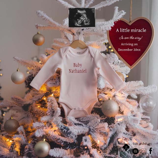 um anúncio de gravidez de uma bela árvore de Natal (Criador carregado)
