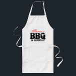 Um avental de CHURRASCO longo personalizável para<br><div class="desc">Um avental de CHURRASCO longo personalizável. Seu nome CHURRASCO e grill. Personalizável pelo nome. Boa ideia de presente para o aniversário ou Dia de os pais dos homens. Faça pais tios e avós orgulhosos chefs.</div>