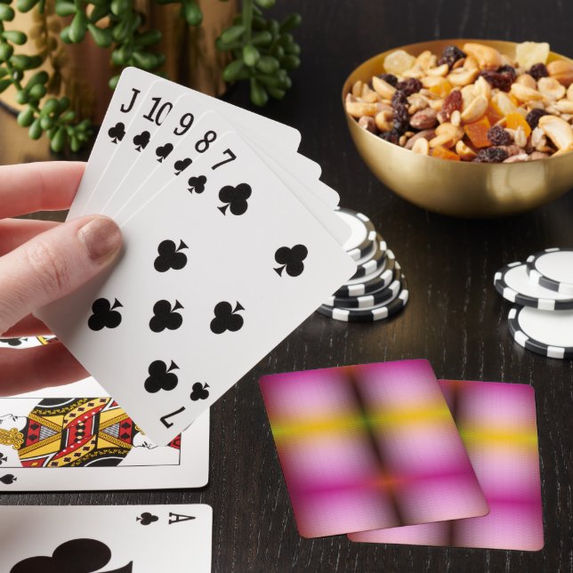 Um baralho de cartas está aberto (In situ)