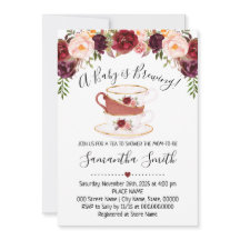 Um bebê está a preparar chá chá marsala convite