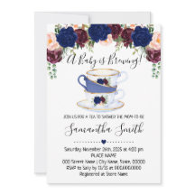 Um bebê está a preparar o convite para marinhos de