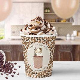 Um Bebê Está Fazendo Chá de fraldas De Café E Feij