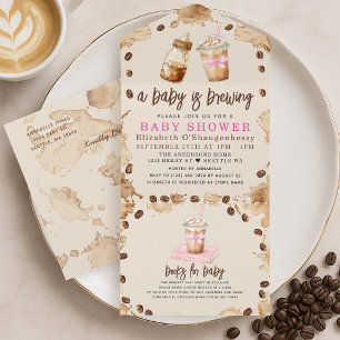 Um Bebê está Preparando Café Chá de Bebê Menina