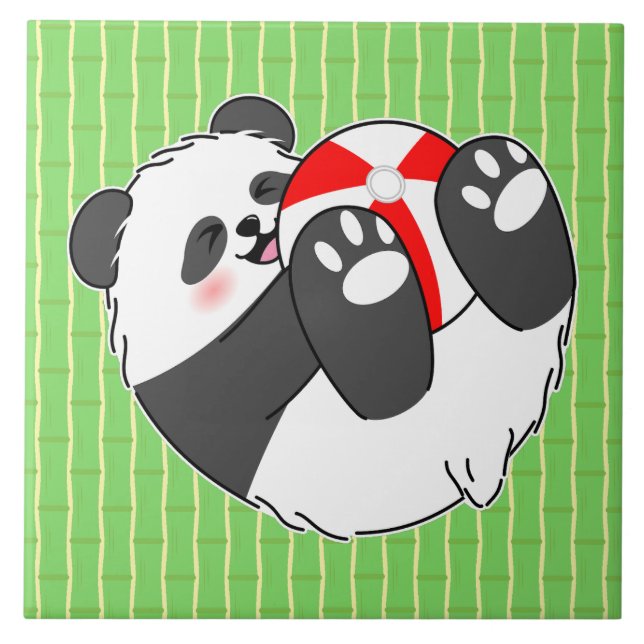 Um Bebê Panda Fofo Brincando com uma Bola (Frente)
