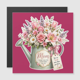 Um buquê de flores em um regador para a mamãe