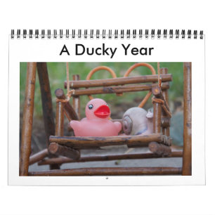 Um calendário de borracha do pato de 12 meses