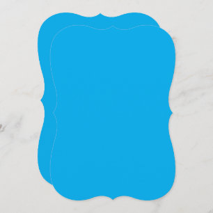 um céu azul com um avião voando no céu