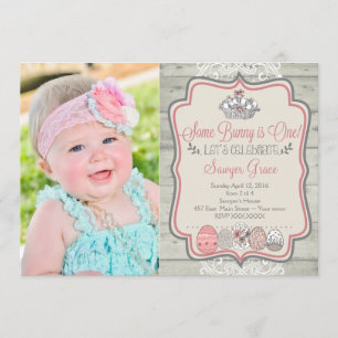 Um Coelhinho É Um Convite de aniversário De Páscoa