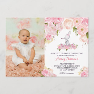 um convite de aniversário coelho