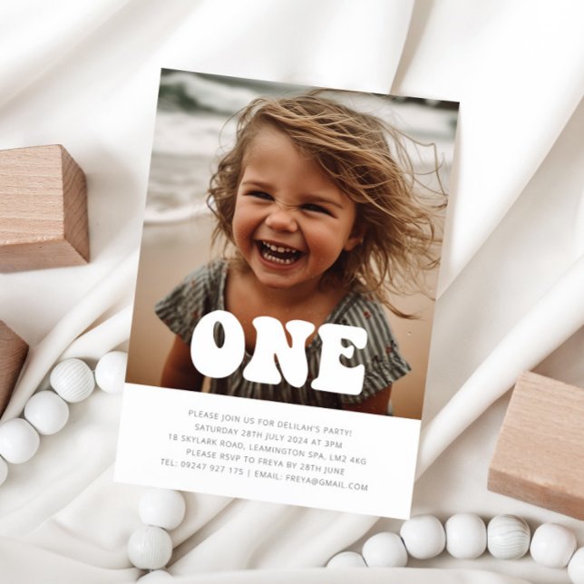 Um - Convite de aniversário de fotos de Groovy (One - Groovy Photo Birthday Invitation)