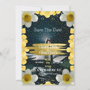 Um convite seco enfeitado com flores narcisas