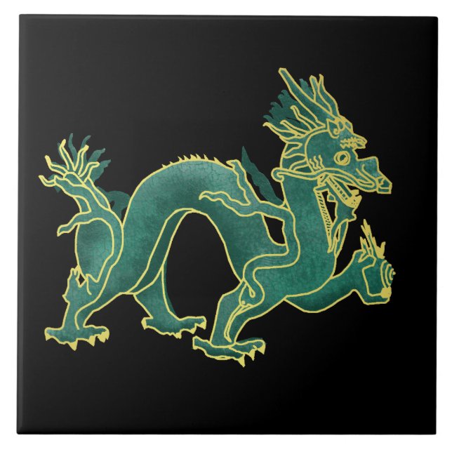Um dragão verde com guarnição Dourado (Frente)