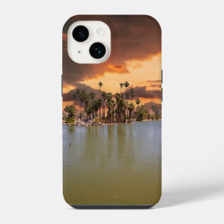 um dramático pôr do sol no Parque Encanto